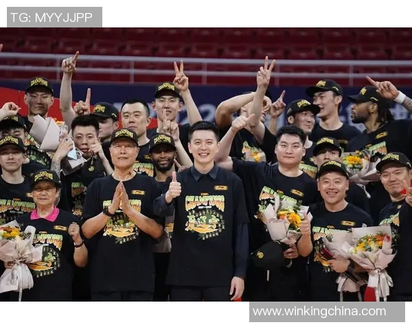 辽宁男篮总决赛夺冠在望，球迷热情庆祝