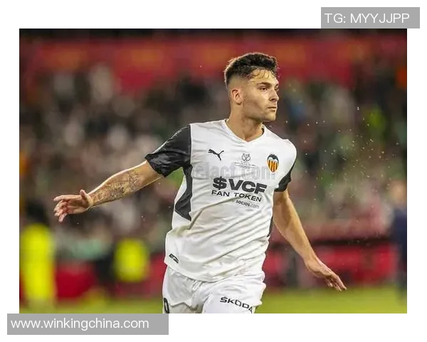 瓦伦西亚中场再次受伤,球队战绩直线下滑,主帅面临压力增加 瓦伦西亚中场再次受伤,球队战绩直线下滑,主帅面临压力增加