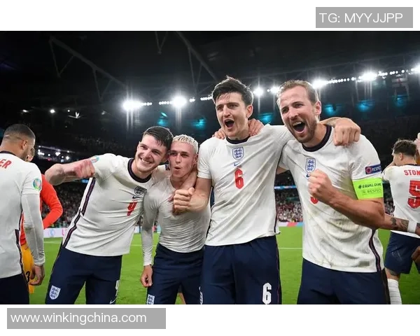 英格兰足球队公布欧洲杯阵容名单：凯恩、斯特林领衔，年轻后卫入选
